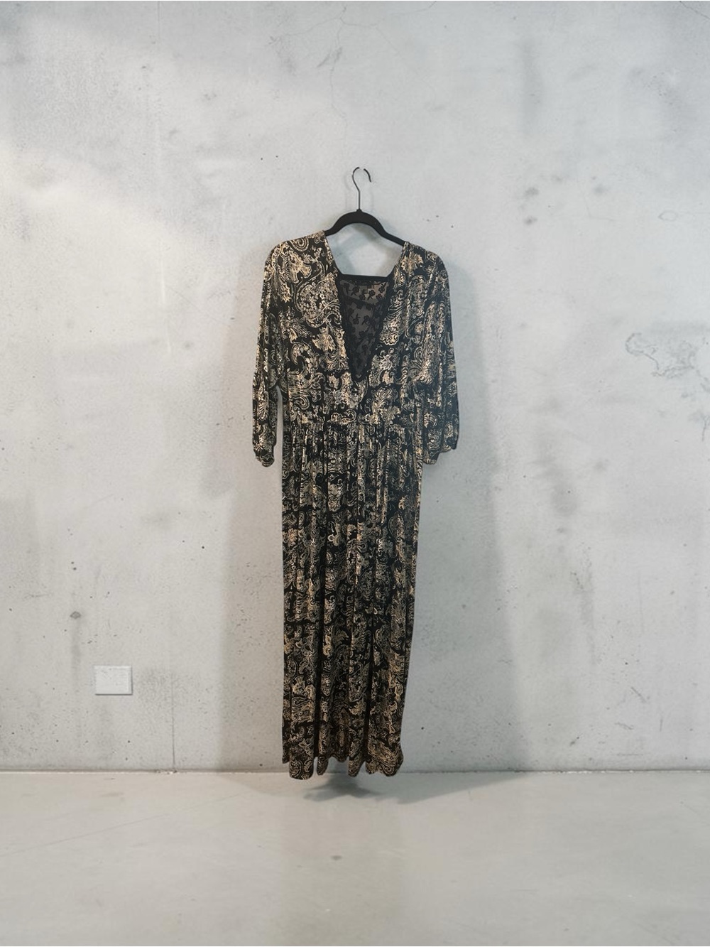 One World XL Paisley Boho Maxi Dress Lace V-Neck 3/4 Sleeve Black Gold - Picture 3 of 6